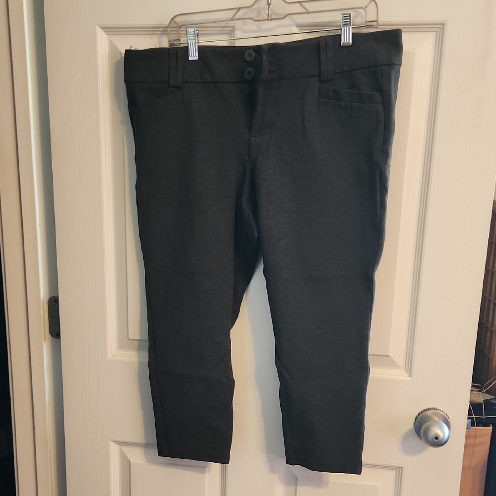 Torrid Black Casual Straight Leg Cropped Bottoms